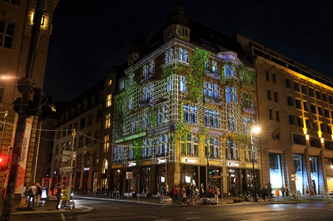 Fassadenprojektion von MODULUX beim Festival of Lights in Berlin