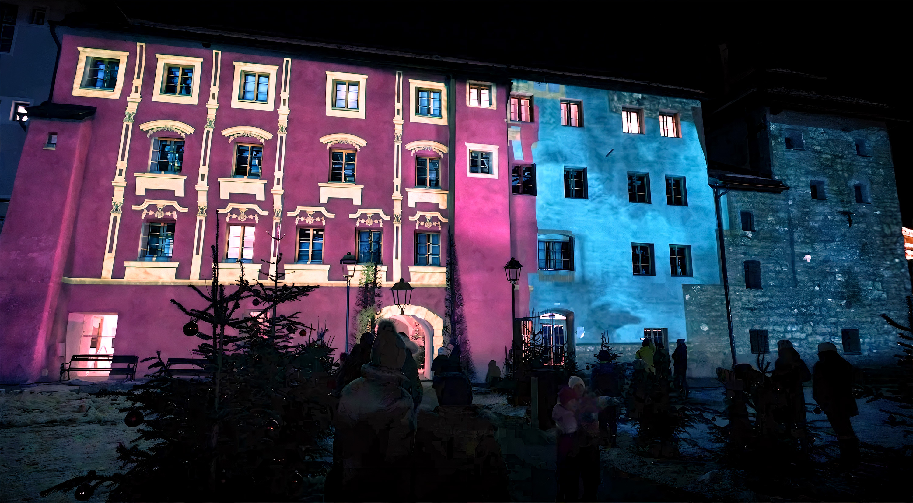 Mapping zum Stadtjubiläum an der Bezirkshauptmannschaft und am Museumsturm in Kitzbühel