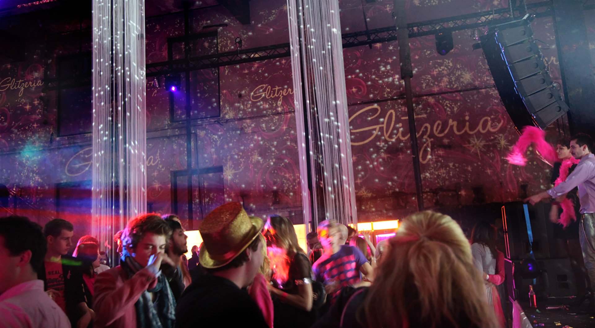 360°-Raumprojektion für Glitzeria in der Ottakringer Brauerei Wien – MODULUX, Aufnahme 2