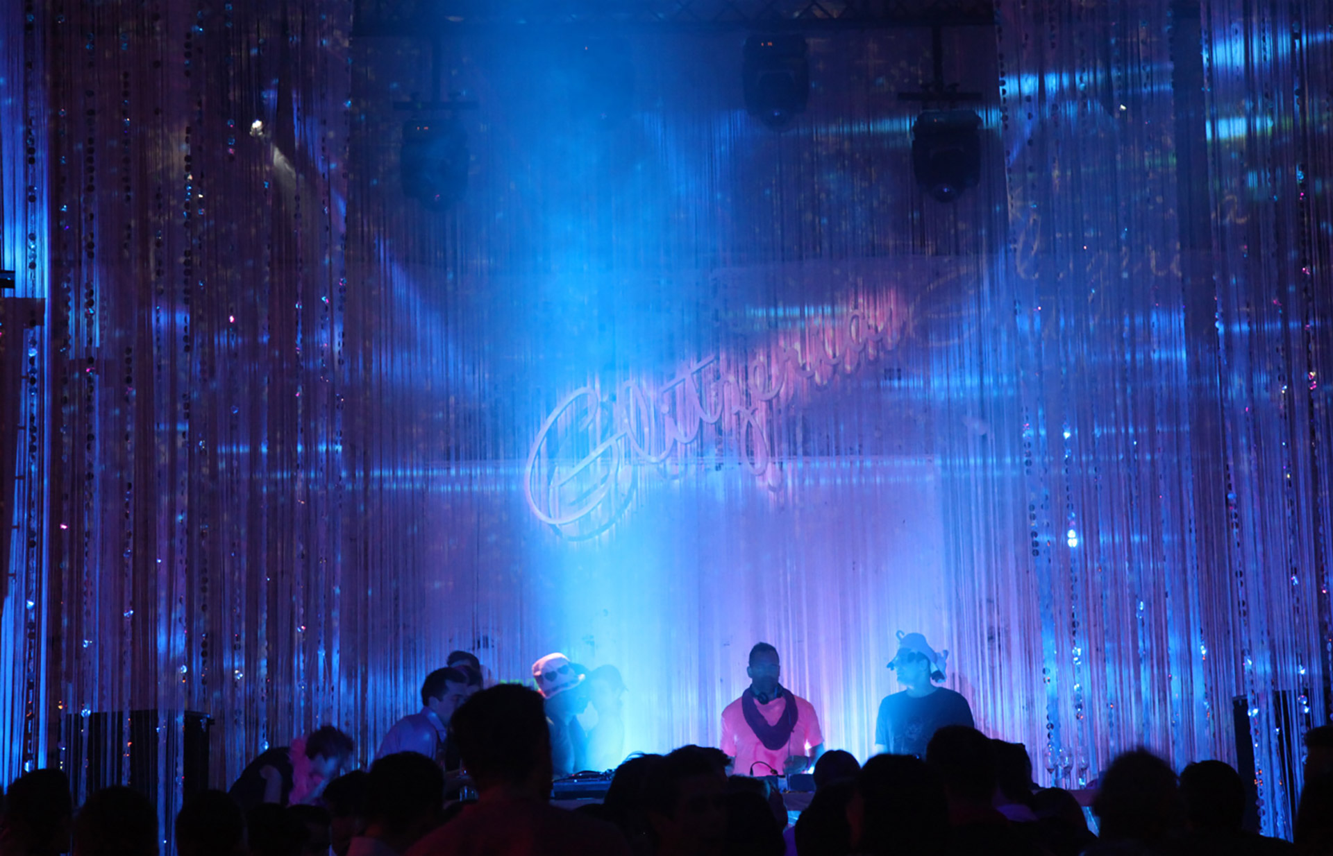 360°-Raumprojektion für Glitzeria in der Ottakringer Brauerei Wien – MODULUX, Aufnahme 3
