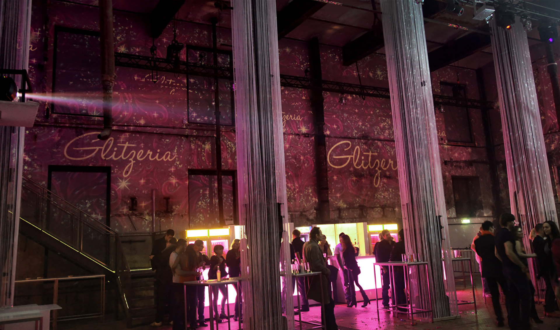 360°-Raumprojektion für Glitzeria in der Ottakringer Brauerei Wien – MODULUX, Aufnahme 4