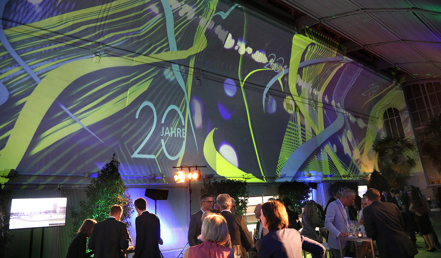 Dynamische Lichtinstallation im Palmenhaus im Burggarten Wien