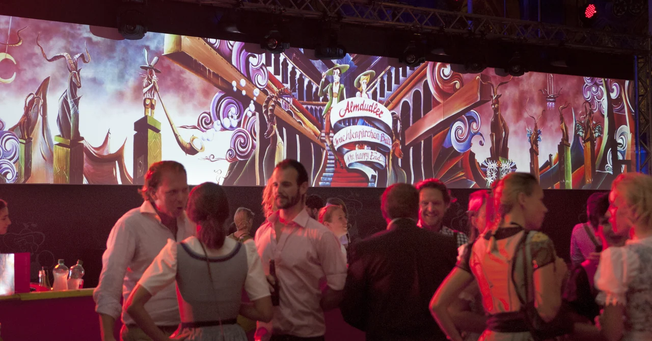 Event-Inszenierung beim Almdudler Trachtenpärchenball im Rathaus Wien