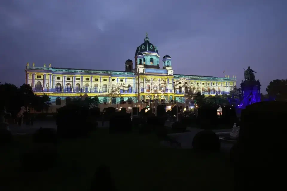 Projektansicht 11: WIEN LEUCHTET – Kunsthistorisches und Naturhistorisches Museum · Wien · AT